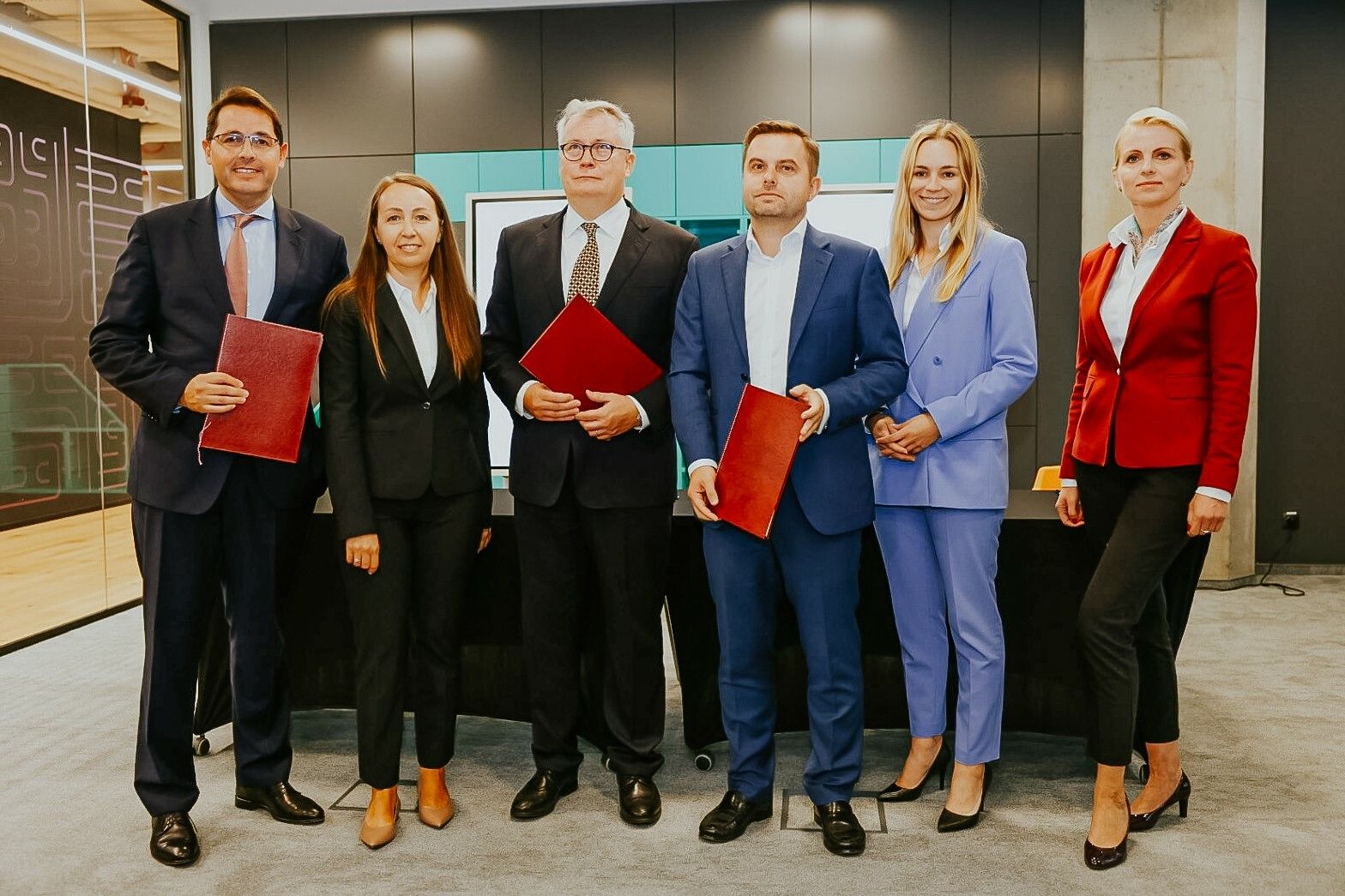 From left: Eddy Henning (ING in Germany), Oksana Milka (ING in Germany), Michał Mrożek (ING Bank Śląski), Janusz Władyczak (KUKE), Katarzyna Kowalska (KUKE), Monika Dąbrowska (ING Bank Śląski).