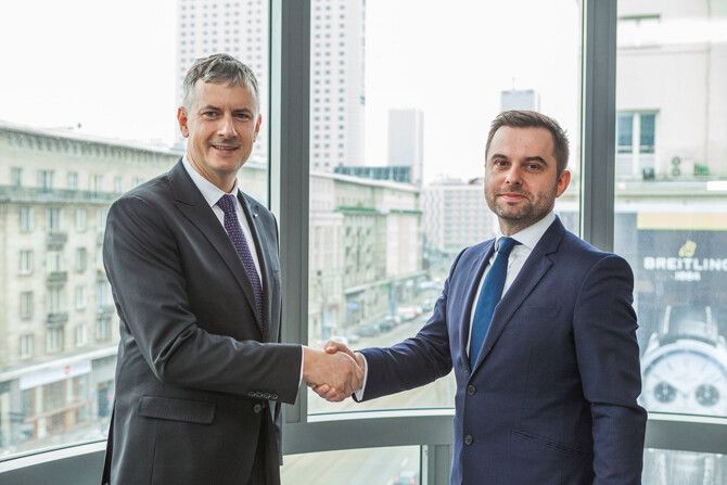 Daniel Janusz (Feerum) i Janusz Władyczak (KUKE)