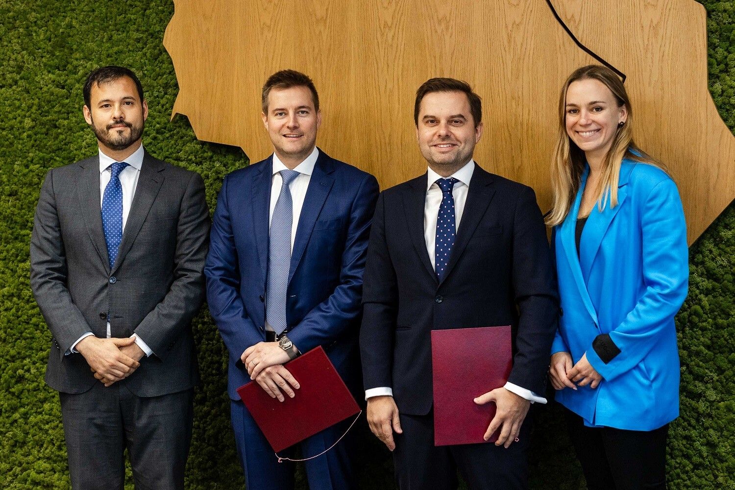 Od lewej: Salim Falaja Valdayo (Propav Infraestructuras), Cristiano Becker Hees (Propav Infraestructuras), Janusz Władyczak (KUKE), Katarzyna Kowalska (KUKE)